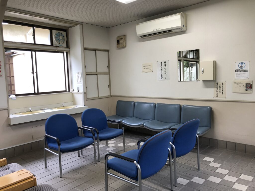 豊中市立火葬場　待合室